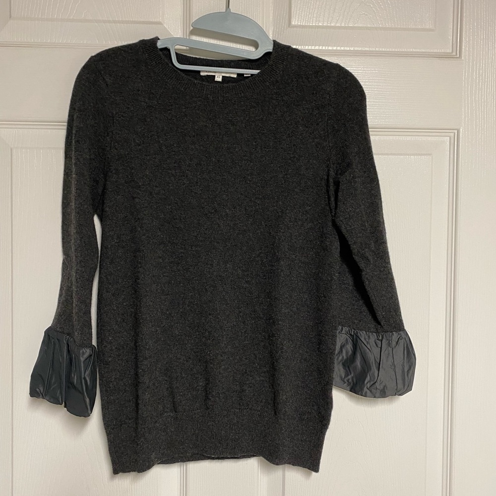 Vince 100% Cashmere Sweater with Polyester sleeve detail Size XS